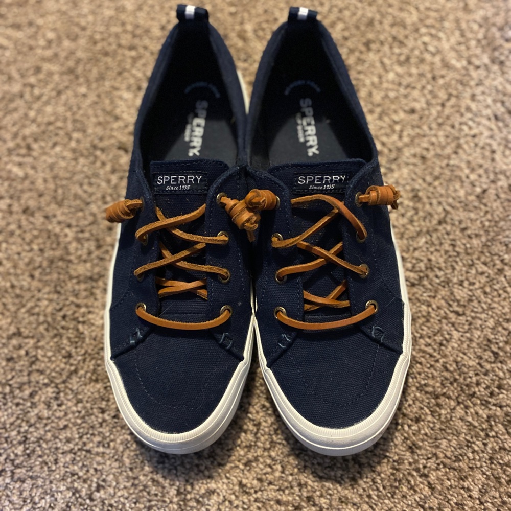 Crest Vibe Canvas Barrel Lace Sneaker